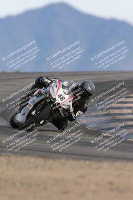 media/Nov-16-2025-Race Pace (Sun) [[8c5fa54630]]/Verified Riders/8-Turn 12 (120pm)/